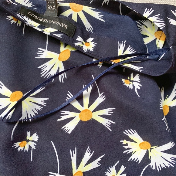🌼 Banana Republic Flutter Sleeve Daisy Top - Picture 8 of 8